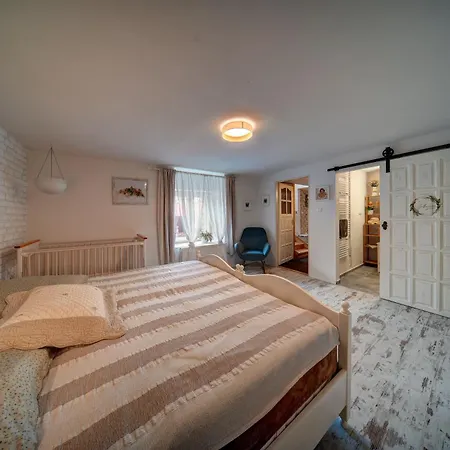 بيت للعطل Chaloupka U Potoka