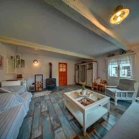 بيت للعطل Chaloupka U Potoka *