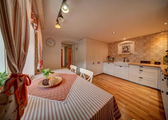 بيت للعطل Chaloupka U Potoka كوتنا هورا